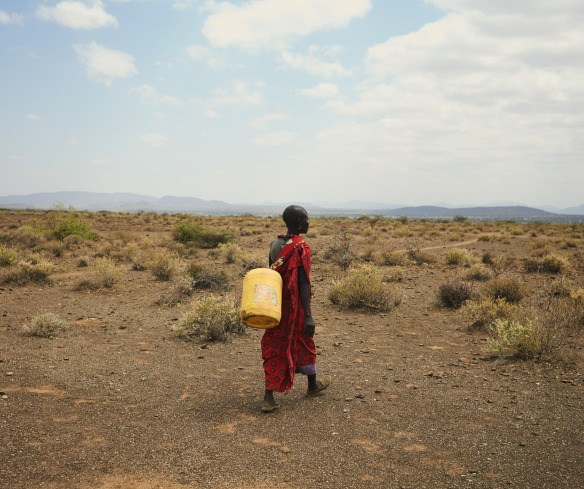 The women of the community located in Ltungai leave a few minutes to fill the 15-litre containers with water in a hole where the water is stagnant, between two rocks. The water is not drinkable, full of bacteria.