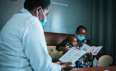 Miriam, a nutritionist in Kapenguria hospital, talks with Jane about breastfeeding.